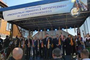 zobacz wyjatkowa fotorelacje z niedzieli palmowej w lipnicy murowanej to wlasnie tutaj zaledwie 50 km od krakowa odbywa sie najslynniejszy w polsce konkurs lipnickich palm wielkanocnych 102 300x199 - Niedziela Palmowa w Lipnicy Murowanej 2026: Rekordowe palmy i magia Małopolski pod Krakowem
