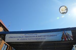 zobacz wyjatkowa fotorelacje z niedzieli palmowej w lipnicy murowanej to wlasnie tutaj zaledwie 50 km od krakowa odbywa sie najslynniejszy w polsce konkurs lipnickich palm wielkanocnych 105 300x199 - Niedziela Palmowa w Lipnicy Murowanej 2026: Rekordowe palmy i magia Małopolski pod Krakowem
