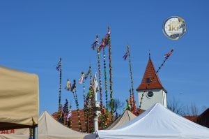 zobacz wyjatkowa fotorelacje z niedzieli palmowej w lipnicy murowanej to wlasnie tutaj zaledwie 50 km od krakowa odbywa sie najslynniejszy w polsce konkurs lipnickich palm wielkanocnych 13 300x199 - Niedziela Palmowa w Lipnicy Murowanej 2026: Rekordowe palmy i magia Małopolski pod Krakowem