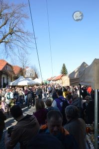 zobacz wyjatkowa fotorelacje z niedzieli palmowej w lipnicy murowanej to wlasnie tutaj zaledwie 50 km od krakowa odbywa sie najslynniejszy w polsce konkurs lipnickich palm wielkanocnych 25 199x300 - Niedziela Palmowa w Lipnicy Murowanej 2026: Rekordowe palmy i magia Małopolski pod Krakowem