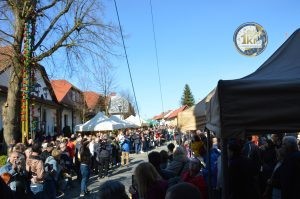 zobacz wyjatkowa fotorelacje z niedzieli palmowej w lipnicy murowanej to wlasnie tutaj zaledwie 50 km od krakowa odbywa sie najslynniejszy w polsce konkurs lipnickich palm wielkanocnych 28 300x199 - Niedziela Palmowa w Lipnicy Murowanej 2026: Rekordowe palmy i magia Małopolski pod Krakowem