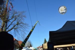 zobacz wyjatkowa fotorelacje z niedzieli palmowej w lipnicy murowanej to wlasnie tutaj zaledwie 50 km od krakowa odbywa sie najslynniejszy w polsce konkurs lipnickich palm wielkanocnych 32 300x199 - Niedziela Palmowa w Lipnicy Murowanej 2026: Rekordowe palmy i magia Małopolski pod Krakowem