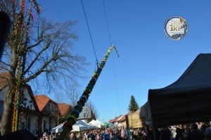 zobacz wyjatkowa fotorelacje z niedzieli palmowej w lipnicy murowanej to wlasnie tutaj zaledwie 50 km od krakowa odbywa sie najslynniejszy w polsce konkurs lipnickich palm wielkanocnych 33 300x199 - Niedziela Palmowa w Lipnicy Murowanej 2026: Rekordowe palmy i magia Małopolski pod Krakowem