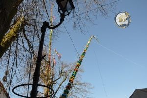 zobacz wyjatkowa fotorelacje z niedzieli palmowej w lipnicy murowanej to wlasnie tutaj zaledwie 50 km od krakowa odbywa sie najslynniejszy w polsce konkurs lipnickich palm wielkanocnych 37 300x199 - Niedziela Palmowa w Lipnicy Murowanej 2026: Rekordowe palmy i magia Małopolski pod Krakowem
