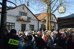zobacz wyjatkowa fotorelacje z niedzieli palmowej w lipnicy murowanej to wlasnie tutaj zaledwie 50 km od krakowa odbywa sie najslynniejszy w polsce konkurs lipnickich palm wielkanocnych 42 300x199 - Niedziela Palmowa w Lipnicy Murowanej 2026: Rekordowe palmy i magia Małopolski pod Krakowem