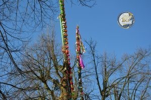 zobacz wyjatkowa fotorelacje z niedzieli palmowej w lipnicy murowanej to wlasnie tutaj zaledwie 50 km od krakowa odbywa sie najslynniejszy w polsce konkurs lipnickich palm wielkanocnych 44 300x199 - Niedziela Palmowa w Lipnicy Murowanej 2026: Rekordowe palmy i magia Małopolski pod Krakowem