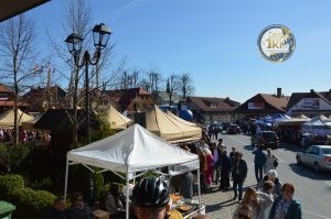 zobacz wyjatkowa fotorelacje z niedzieli palmowej w lipnicy murowanej to wlasnie tutaj zaledwie 50 km od krakowa odbywa sie najslynniejszy w polsce konkurs lipnickich palm wielkanocnych 56 300x199 - Niedziela Palmowa w Lipnicy Murowanej 2026: Rekordowe palmy i magia Małopolski pod Krakowem