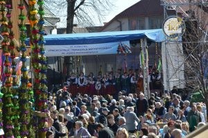 zobacz wyjatkowa fotorelacje z niedzieli palmowej w lipnicy murowanej to wlasnie tutaj zaledwie 50 km od krakowa odbywa sie najslynniejszy w polsce konkurs lipnickich palm wielkanocnych 63 300x199 - Niedziela Palmowa w Lipnicy Murowanej 2026: Rekordowe palmy i magia Małopolski pod Krakowem
