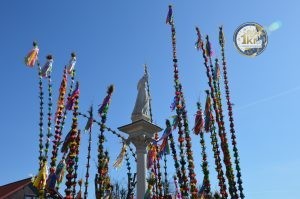 zobacz wyjatkowa fotorelacje z niedzieli palmowej w lipnicy murowanej to wlasnie tutaj zaledwie 50 km od krakowa odbywa sie najslynniejszy w polsce konkurs lipnickich palm wielkanocnych 69 300x199 - Niedziela Palmowa w Lipnicy Murowanej 2026: Rekordowe palmy i magia Małopolski pod Krakowem