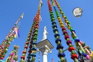 zobacz wyjatkowa fotorelacje z niedzieli palmowej w lipnicy murowanej to wlasnie tutaj zaledwie 50 km od krakowa odbywa sie najslynniejszy w polsce konkurs lipnickich palm wielkanocnych 70 300x199 - Niedziela Palmowa w Lipnicy Murowanej 2026: Rekordowe palmy i magia Małopolski pod Krakowem