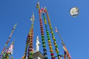 zobacz wyjatkowa fotorelacje z niedzieli palmowej w lipnicy murowanej to wlasnie tutaj zaledwie 50 km od krakowa odbywa sie najslynniejszy w polsce konkurs lipnickich palm wielkanocnych 71 300x199 - Niedziela Palmowa w Lipnicy Murowanej 2026: Rekordowe palmy i magia Małopolski pod Krakowem