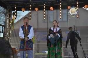 zobacz wyjatkowa fotorelacje z niedzieli palmowej w lipnicy murowanej to wlasnie tutaj zaledwie 50 km od krakowa odbywa sie najslynniejszy w polsce konkurs lipnickich palm wielkanocnych 74 300x199 - Niedziela Palmowa w Lipnicy Murowanej 2026: Rekordowe palmy i magia Małopolski pod Krakowem
