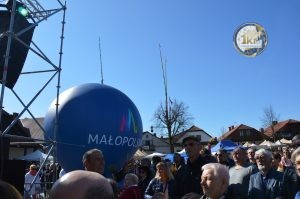 zobacz wyjatkowa fotorelacje z niedzieli palmowej w lipnicy murowanej to wlasnie tutaj zaledwie 50 km od krakowa odbywa sie najslynniejszy w polsce konkurs lipnickich palm wielkanocnych 76 300x199 - Niedziela Palmowa w Lipnicy Murowanej 2026: Rekordowe palmy i magia Małopolski pod Krakowem