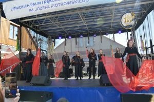 zobacz wyjatkowa fotorelacje z niedzieli palmowej w lipnicy murowanej to wlasnie tutaj zaledwie 50 km od krakowa odbywa sie najslynniejszy w polsce konkurs lipnickich palm wielkanocnych 89 300x199 - Niedziela Palmowa w Lipnicy Murowanej 2026: Rekordowe palmy i magia Małopolski pod Krakowem