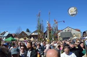 zobacz wyjatkowa fotorelacje z niedzieli palmowej w lipnicy murowanej to wlasnie tutaj zaledwie 50 km od krakowa odbywa sie najslynniejszy w polsce konkurs lipnickich palm wielkanocnych 96 300x199 - Niedziela Palmowa w Lipnicy Murowanej 2026: Rekordowe palmy i magia Małopolski pod Krakowem