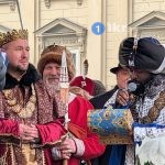 orszak trzech kroli w krakowie 2026 105 150x150 - Wspominamy Orszak Trzech Kr&oacute;li w Krakowie 2026 &ndash; Podsumowanie. Tłumy, smok i historyczne akcenty (ZDJĘCIA)