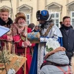 orszak trzech kroli w krakowie 2026 107 150x150 - Wspominamy Orszak Trzech Kr&oacute;li w Krakowie 2026 &ndash; Podsumowanie. Tłumy, smok i historyczne akcenty (ZDJĘCIA)