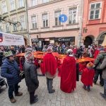 orszak trzech kroli w krakowie 2026 50 150x150 - Wspominamy Orszak Trzech Kr&oacute;li w Krakowie 2026 &ndash; Podsumowanie. Tłumy, smok i historyczne akcenty (ZDJĘCIA)