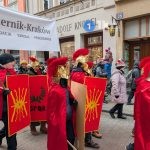 orszak trzech kroli w krakowie 2026 52 150x150 - Wspominamy Orszak Trzech Kr&oacute;li w Krakowie 2026 &ndash; Podsumowanie. Tłumy, smok i historyczne akcenty (ZDJĘCIA)