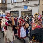 orszak trzech kroli w krakowie 2026 57 150x150 - Wspominamy Orszak Trzech Kr&oacute;li w Krakowie 2026 &ndash; Podsumowanie. Tłumy, smok i historyczne akcenty (ZDJĘCIA)