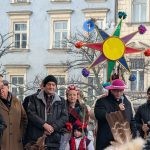 orszak trzech kroli w krakowie 2026 88 150x150 - Wspominamy Orszak Trzech Kr&oacute;li w Krakowie 2026 &ndash; Podsumowanie. Tłumy, smok i historyczne akcenty (ZDJĘCIA)